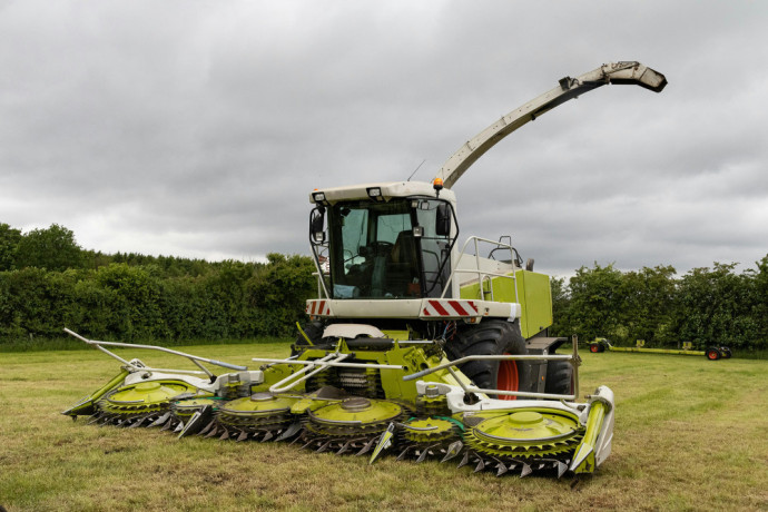 john-deere-6215r-commandpro-big-0